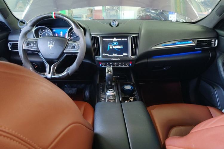 Used Maserati Levante 2018 3.0T Classic Edition Center Console