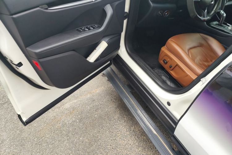 Used Maserati Levante 2018 3.0T Classic Edition Driver Seat