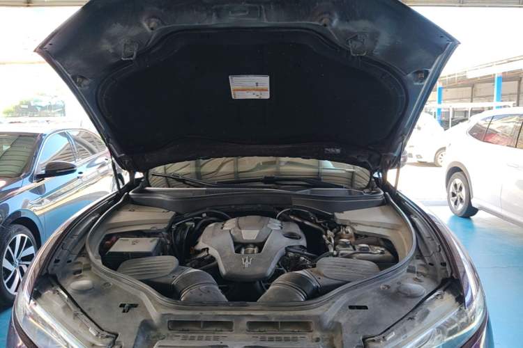 Used Maserati Levante 2018 3.0T Classic Edition Engine Bay