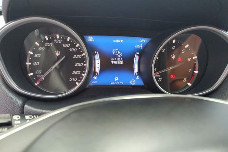 Used Maserati Levante 2018 3.0T Classic Edition Odometer Close Up