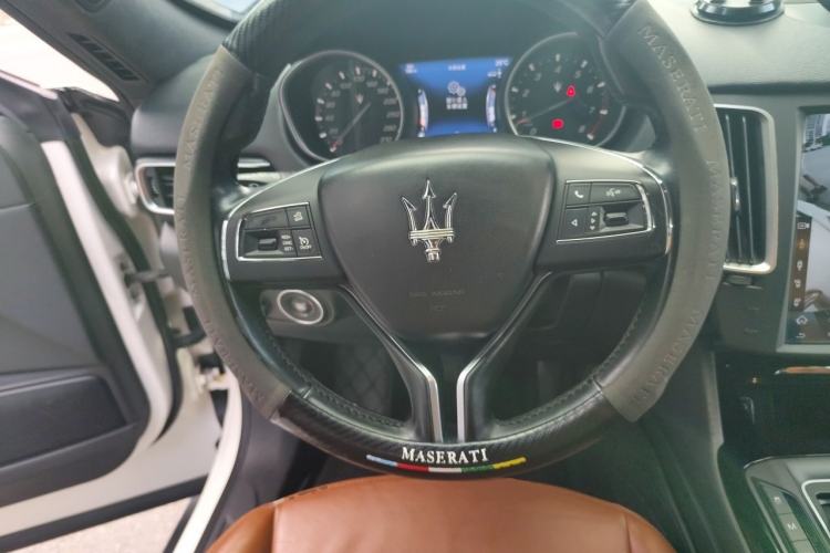 Used Maserati Levante 2018 3.0T Classic Edition Steering Wheel