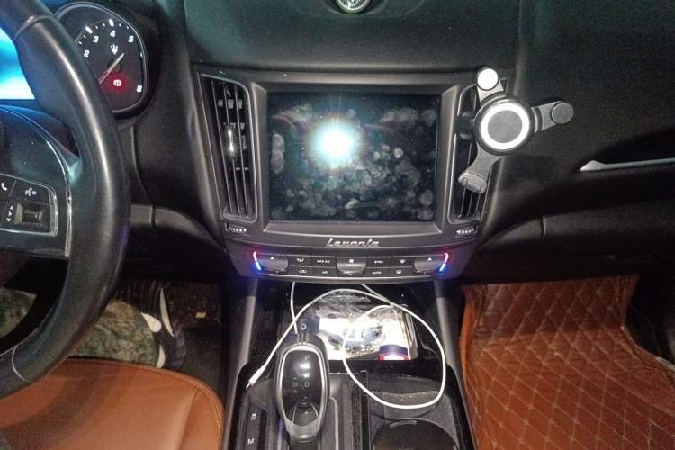 Used Maserati Levante 2018 3.0T Classic Edition Audio And AC Panel