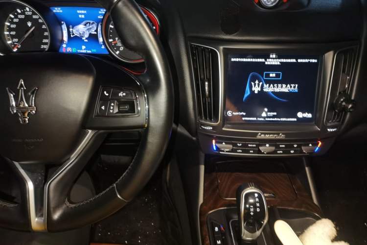 Used Maserati Levante 2018 3.0T Classic Edition Audio And AC Panel