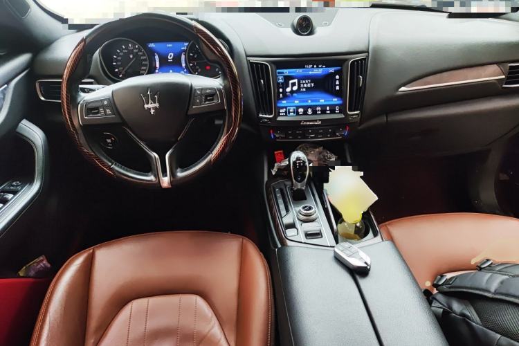 Used Maserati Levante 2018 3.0T Classic Edition Center Console