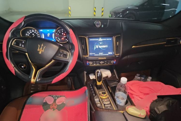 Used Maserati Levante 2018 3.0T Classic Edition Center Console