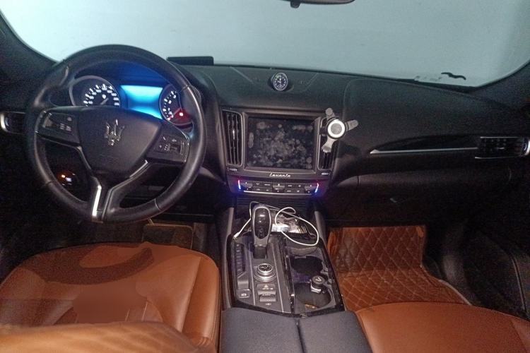 Used Maserati Levante 2018 3.0T Classic Edition Center Console