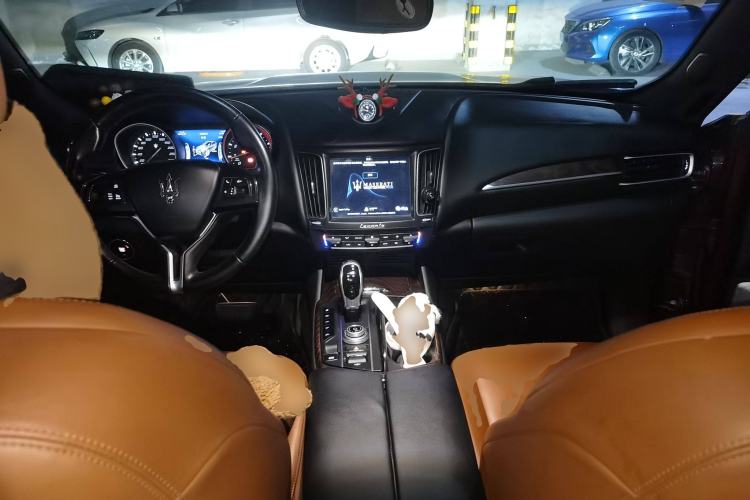 Used Maserati Levante 2018 3.0T Classic Edition Center Console