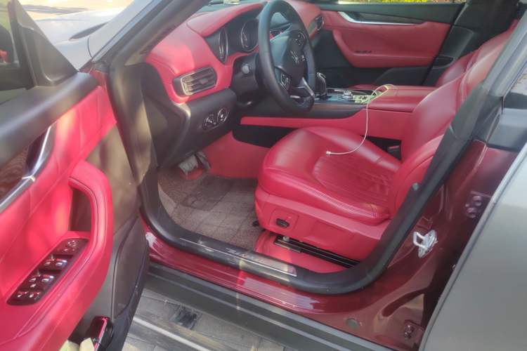 Used Maserati Levante 2018 3.0T Classic Edition Driver Seat