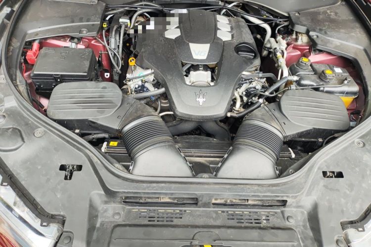 Used Maserati Levante 2018 3.0T Classic Edition Engine Bay