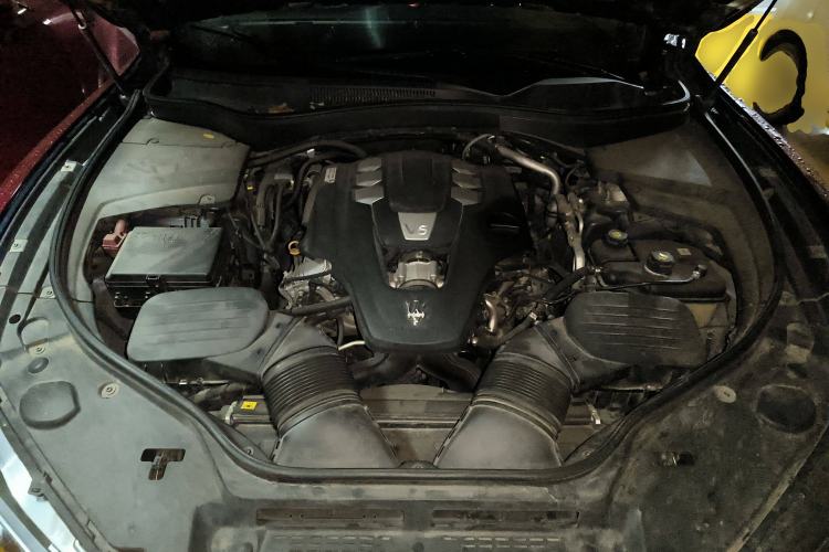 Used Maserati Levante 2018 3.0T Classic Edition Engine Bay