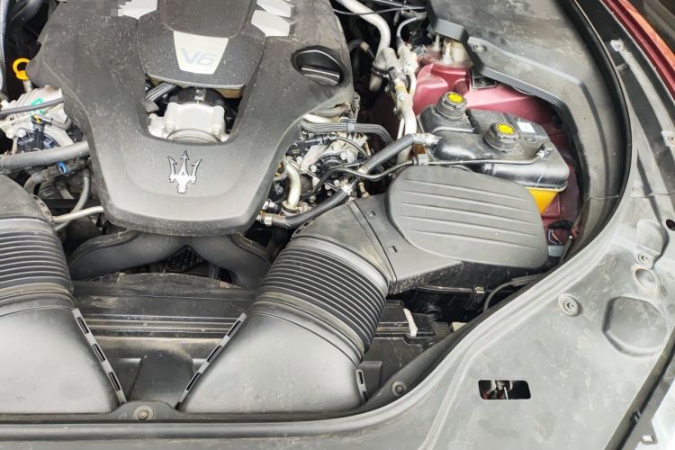 Used Maserati Levante 2018 3.0T Classic Edition Engine Bay Left