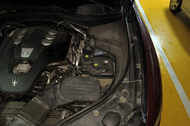 Used Maserati Levante 2018 3.0T Classic Edition Engine Bay Left