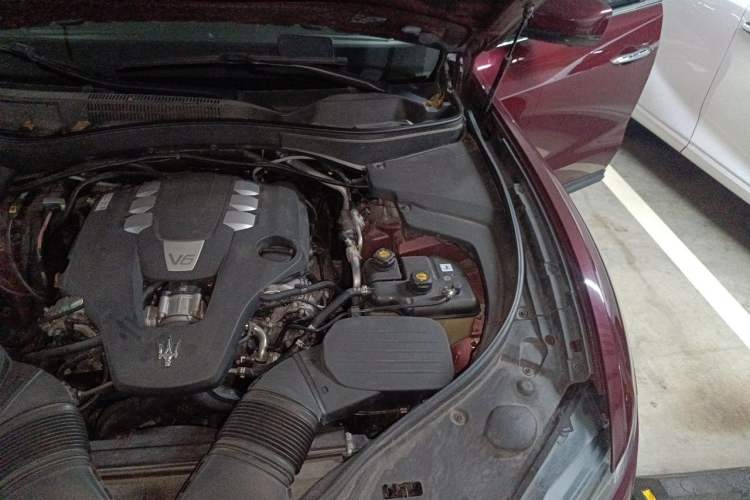 Used Maserati Levante 2018 3.0T Classic Edition Engine Bay Left