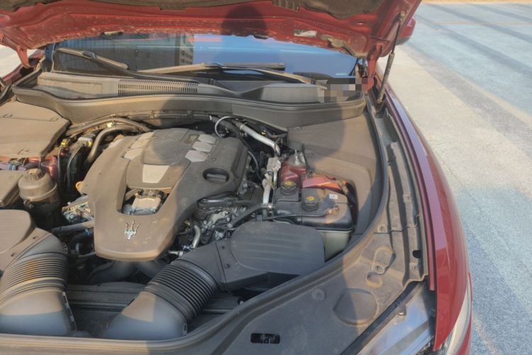 Used Maserati Levante 2018 3.0T Standard Edition Engine Bay Left