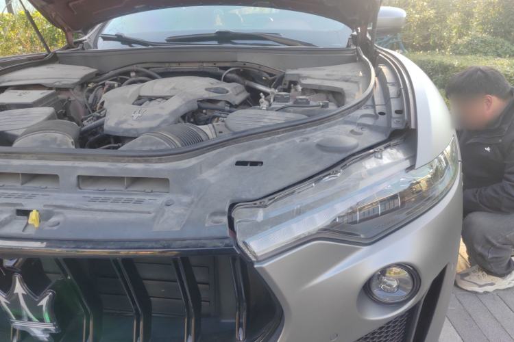 Used Maserati Levante 2018 3.0T Classic Edition Engine Bay Left