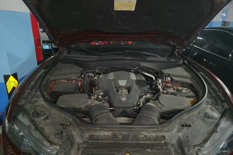 Used Maserati Levante 2018 3.0T Classic Edition Engine Bay