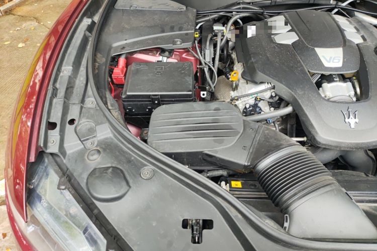 Used Maserati Levante 2018 3.0T Classic Edition Engine Bay Right