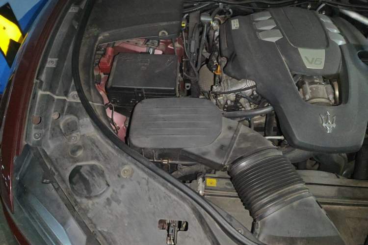 Used Maserati Levante 2018 3.0T Classic Edition Engine Bay Right