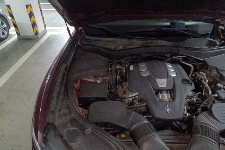 Used Maserati Levante 2018 3.0T Classic Edition Engine Bay Right