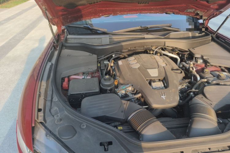 Used Maserati Levante 2018 3.0T Standard Edition Engine Bay Right
