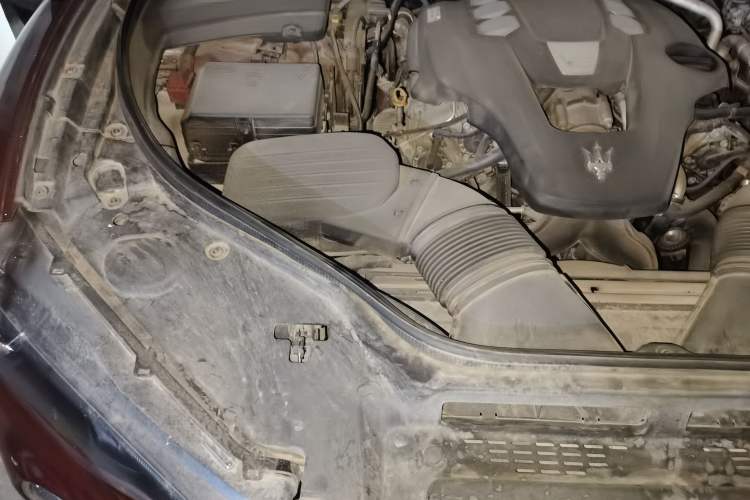 Used Maserati Levante 2018 3.0T Classic Edition Engine Bay Right