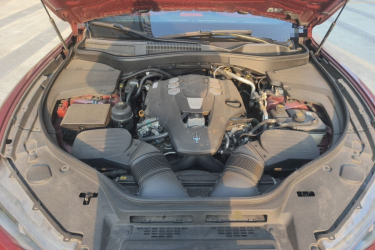 Used Maserati Levante 2018 3.0T Standard Edition Engine Bay