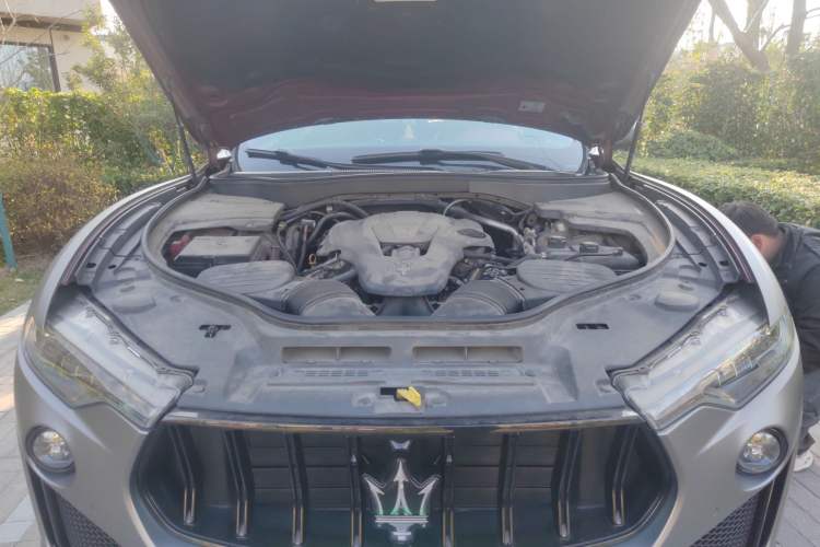 Used Maserati Levante 2018 3.0T Classic Edition Engine Bay