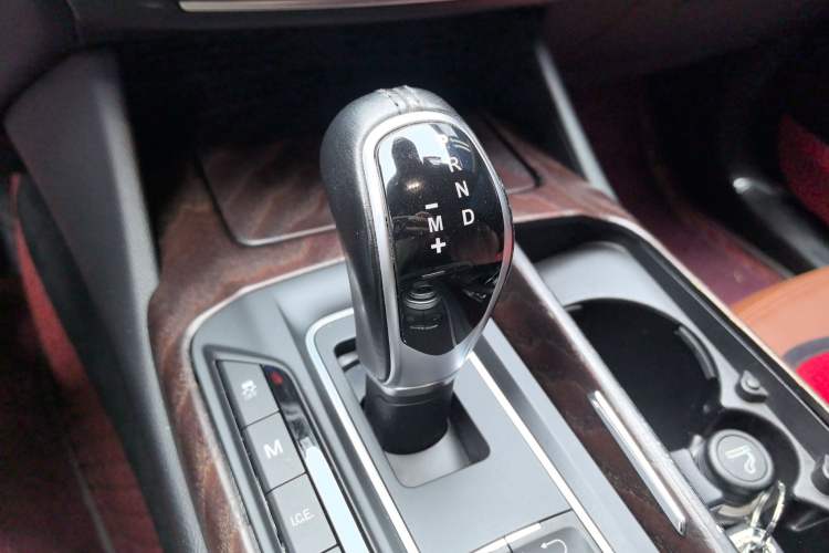 Used Maserati Levante 2018 3.0T Classic Edition Gear Lever