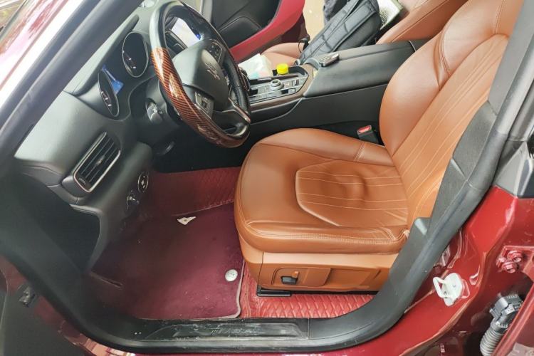 Used Maserati Levante 2018 3.0T Classic Edition Left Front Seat
