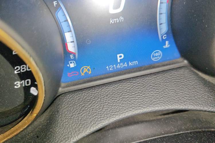 Used Maserati Levante 2018 3.0T Classic Edition Odometer Close Up