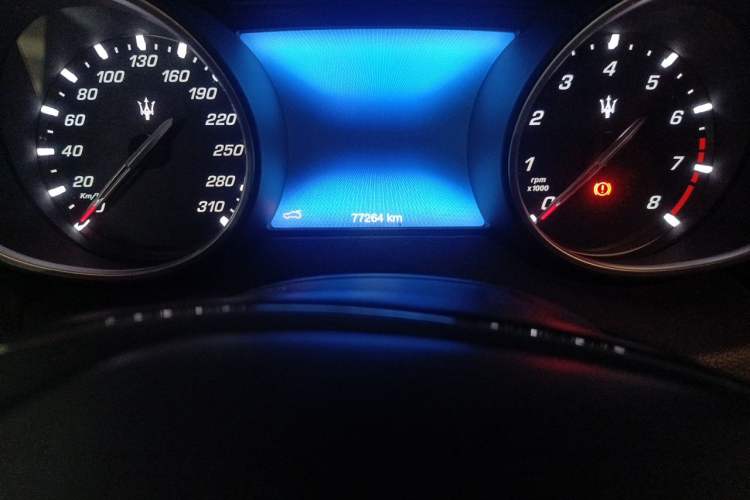 Used Maserati Levante 2018 3.0T Classic Edition Odometer Close Up
