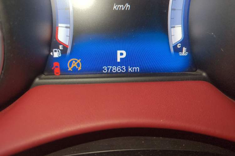 Used Maserati Levante 2018 3.0T Standard Edition Odometer Close Up