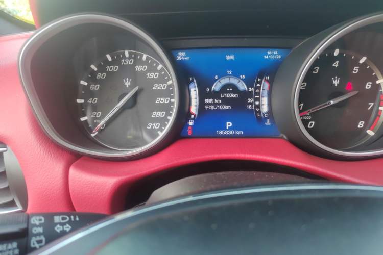 Used Maserati Levante 2018 3.0T Classic Edition Odometer Close Up