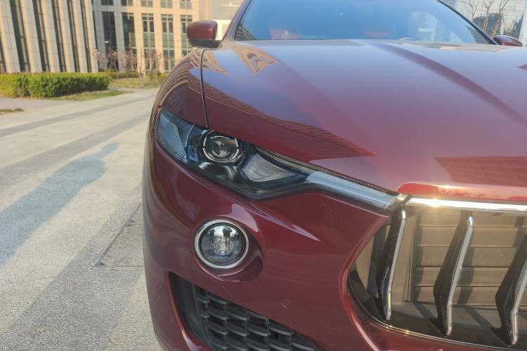 Used Maserati Levante 2018 3.0T Standard Edition Right Front Headlight