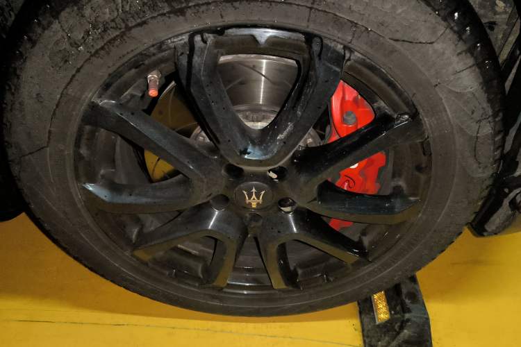 Used Maserati Levante 2018 3.0T Classic Edition Right Front Wheel Hub
