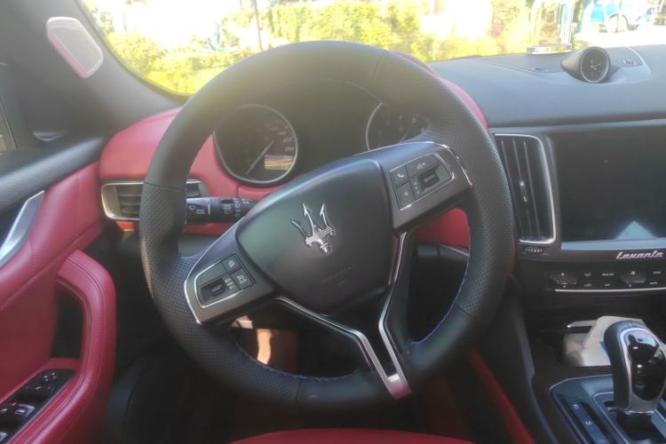 Used Maserati Levante 2018 3.0T Classic Edition Steering Wheel