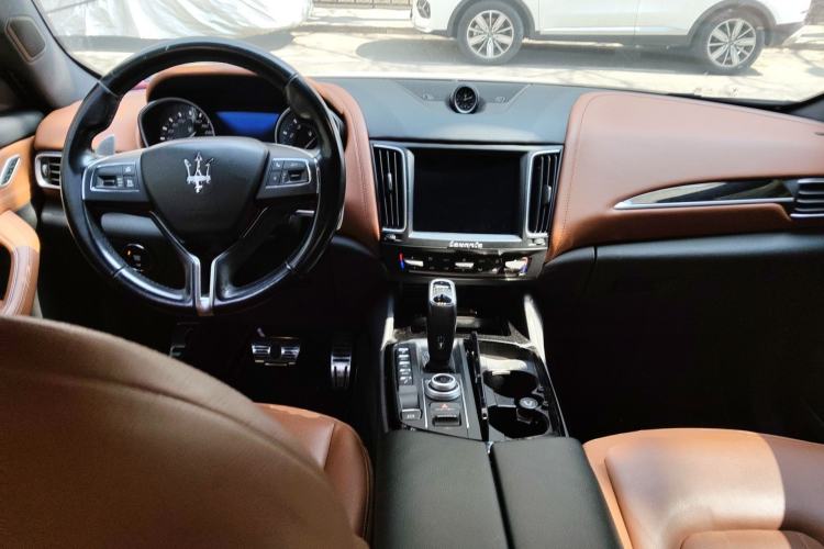 Used Maserati Levante 2018 3.0T Standard Edition Center Console