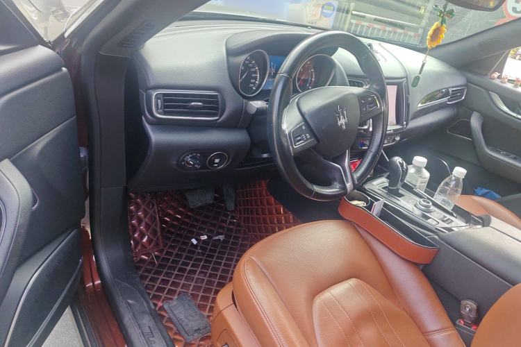 Used Maserati Levante 2018 3.0T Classic Edition Center Console