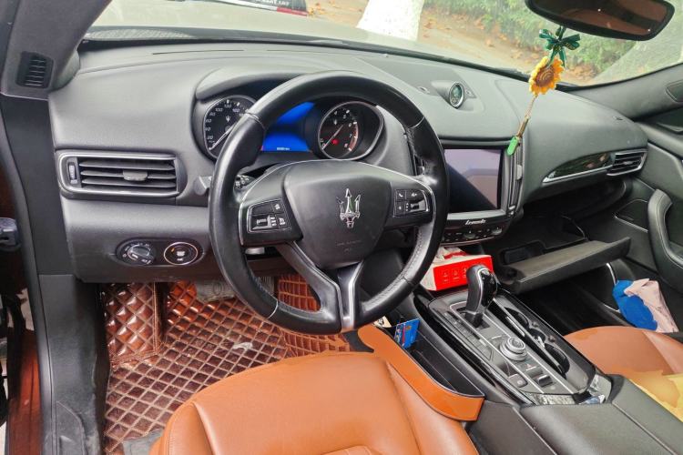 Used Maserati Levante 2018 3.0T Classic Edition Center Console