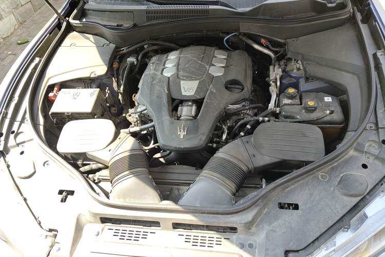 Used Maserati Levante 2018 3.0T Standard Edition Engine Bay