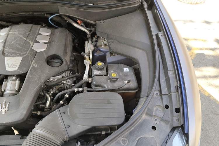 Used Maserati Levante 2018 3.0T Standard Edition Engine Bay Left
