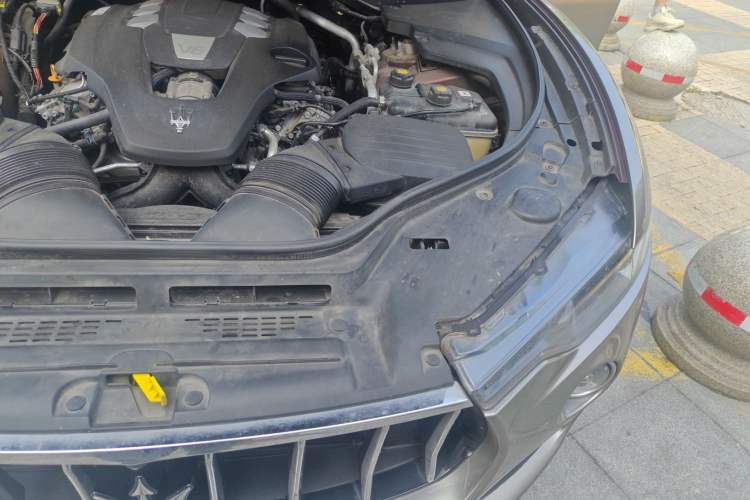 Used Maserati Levante 2018 3.0T Classic Edition Engine Bay Left