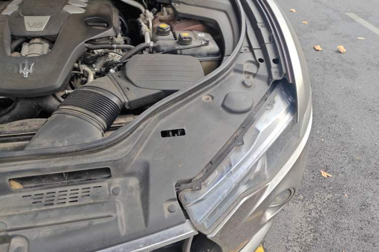 Used Maserati Levante 2018 3.0T Classic Edition Engine Bay Left