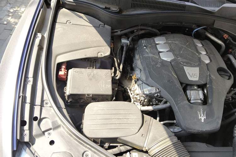 Used Maserati Levante 2018 3.0T Standard Edition Engine Bay Right