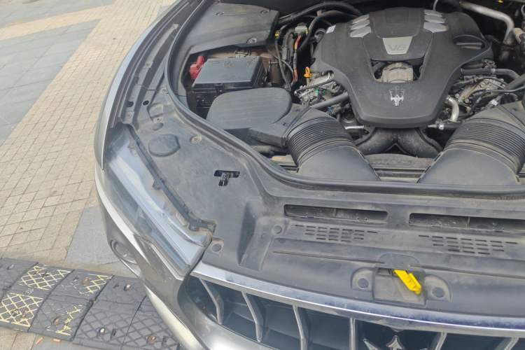 Used Maserati Levante 2018 3.0T Classic Edition Engine Bay Right