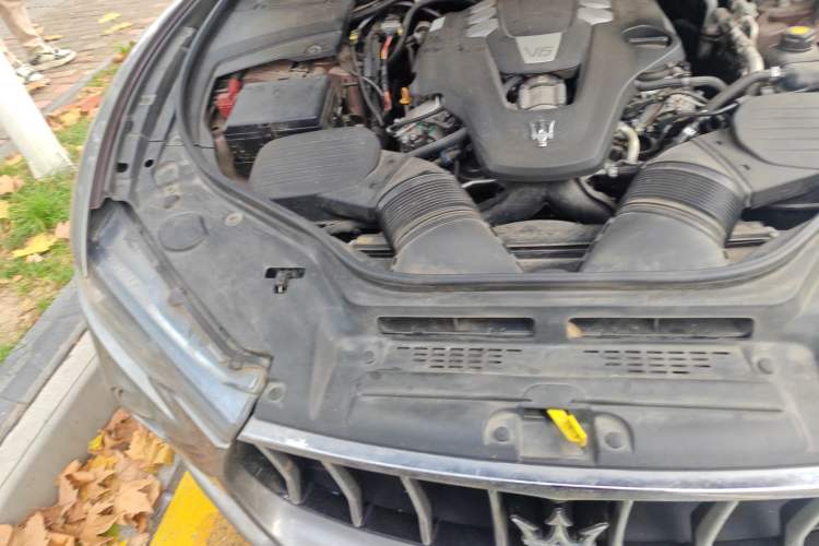 Used Maserati Levante 2018 3.0T Classic Edition Engine Bay Right