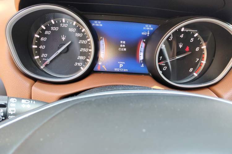 Used Maserati Levante 2018 3.0T Standard Edition Odometer Close Up