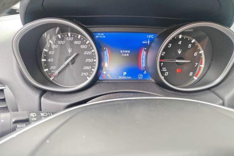 Used Maserati Levante 2018 3.0T Classic Edition Odometer Close Up