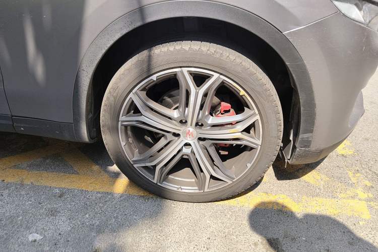Used Maserati Levante 2018 3.0T Standard Edition Right Front Wheel Hub