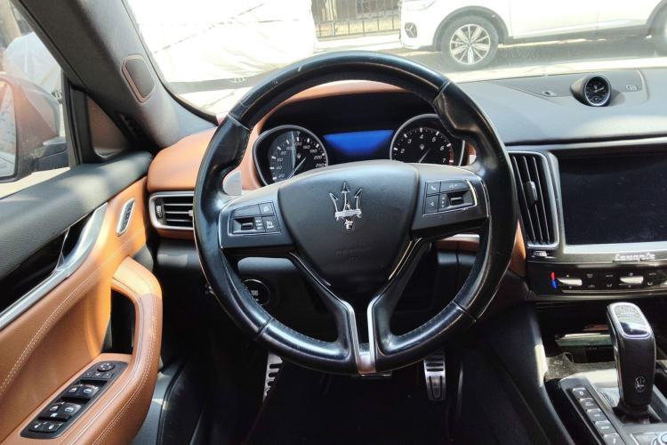 Used Maserati Levante 2018 3.0T Standard Edition Steering Wheel